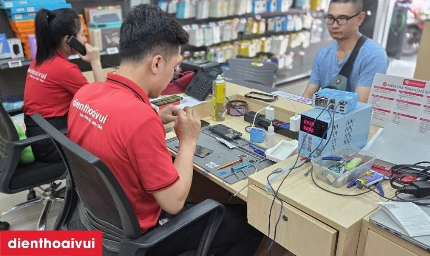 Quy tr&igrave;nh thay &eacute;p k&iacute;nh Realme Narzo 80 Lite 4G minh bạch tại Điện Thoại Vui