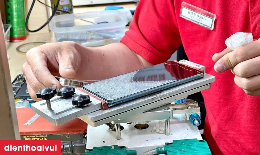 Những lưu &yacute; trước khi thay &eacute;p k&iacute;nh