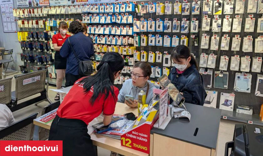 Quy tr&igrave;nh thay &eacute;p k&iacute;nh Realme Note 60x chuy&ecirc;n nghiệp tại Điện Thoại Vui