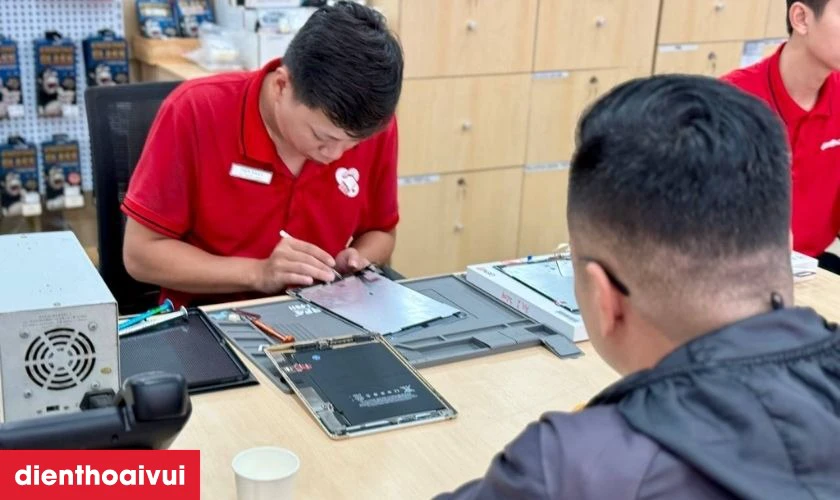 Quy tr&igrave;nh thay &eacute;p k&iacute;nh Realme Note 70 chuy&ecirc;n nghiệp tại Điện Thoại Vui