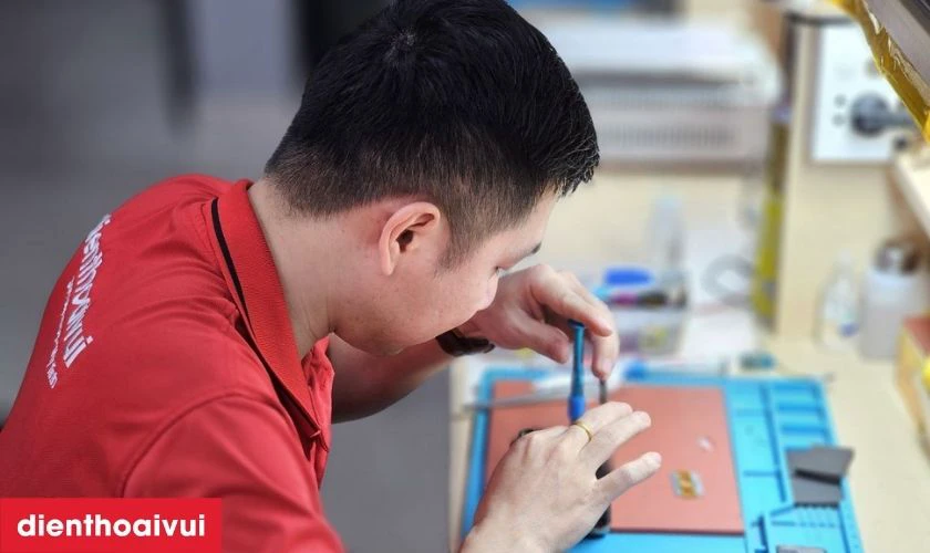 Thay &eacute;p k&iacute;nh Realme Q5 Pro mới cho điện thoại