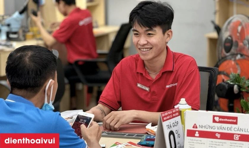 Dịch vụ thay &eacute;p k&iacute;nh Realme Q5 Pro ch&iacute;nh h&atilde;ng, lấy liền tại Điện Thoại Vui