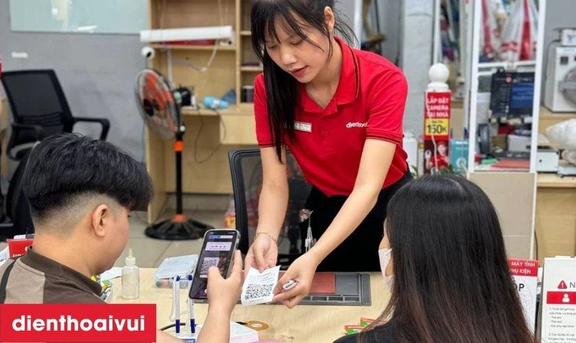 Dịch vụ thay &eacute;p k&iacute;nh Samsung A22 5G ch&iacute;nh h&atilde;ng, lấy liền tại Điện Thoại Vui