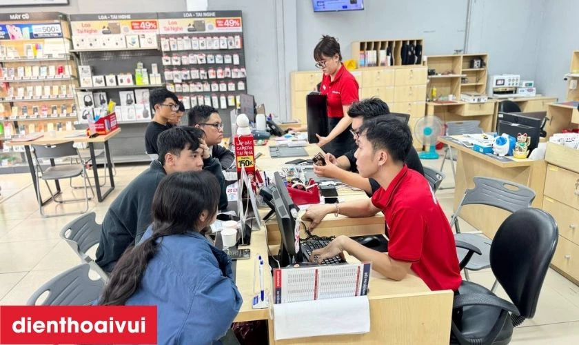 Quy tr&igrave;nh thay &eacute;p k&iacute;nh Samsung A22 5G minh bạch lấy liền tại Điện Thoại Vui