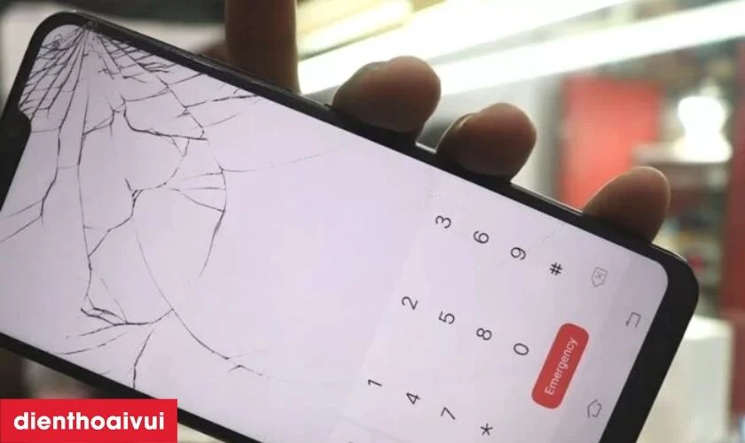 Mặt k&iacute;nh bị nứt vỡ