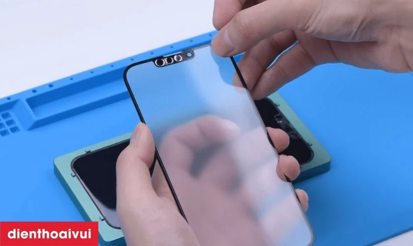 Những lưu &yacute; trước khi thay &eacute;p k&iacute;nh Samsung A33