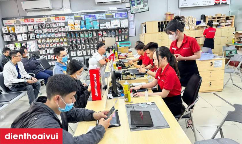 Quy tr&igrave;nh thay &eacute;p k&iacute;nh Samsung A34 minh bạch lấy liền tại Điện Thoại Vui