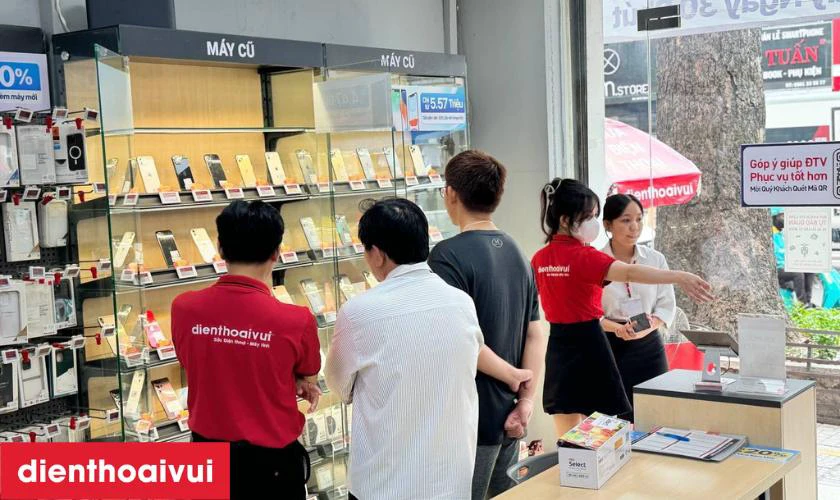 Dịch vụ thay &eacute;p k&iacute;nh Samsung Galaxy A03 ch&iacute;nh h&atilde;ng, lấy liền tại Điện Thoại Vui