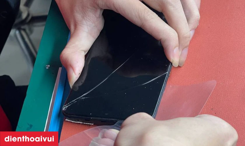Quy trình thay thay ép kính Samsung Galaxy A05 minh bạch