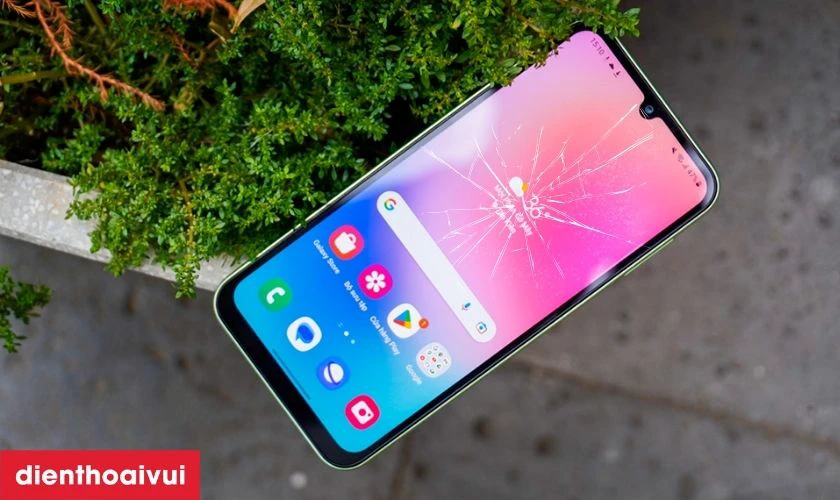 C&aacute;c dấu hiệu nhận biết bạn cần thay &eacute;p k&iacute;nh Samsung Galaxy A24 mới