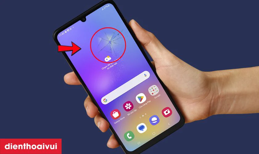 Có nhiều vết xước nứt trên bề mặt màn hình