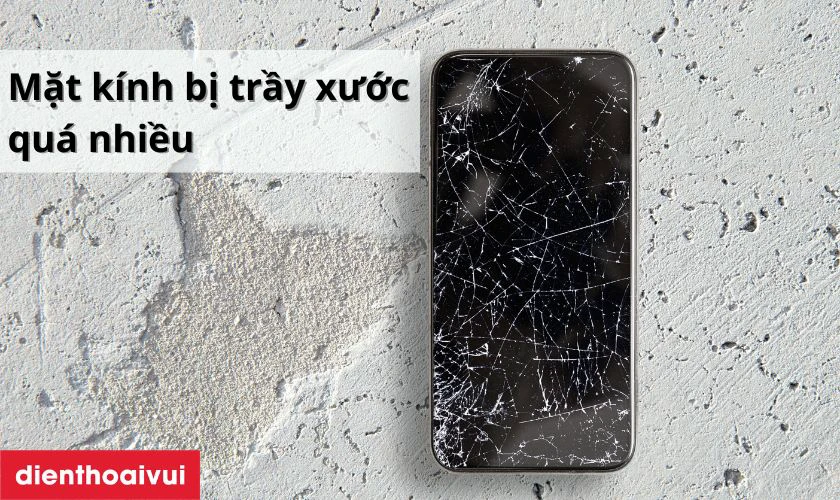 Mặt k&iacute;nh nứt vỡ nhưng cảm ứng vẫn b&igrave;nh thường