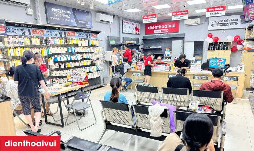 Dịch vụ thay &eacute;p k&iacute;nh Samsung Galaxy M02 ch&iacute;nh h&atilde;ng, lấy liền tại Điện Thoại Vui