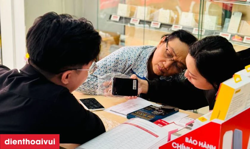 Gửi trả Samsung Galaxy M55 cho khách hàng và thanh toán