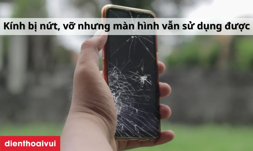 M&agrave;n h&igrave;nh k&iacute;nh nứt vỡ nhiều