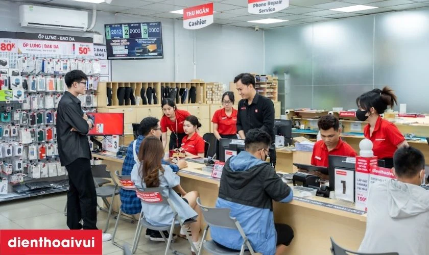 Đội ngũ kỹ thuật vi&ecirc;n Điện Thoại Vui gi&agrave;u kinh nghiệm
