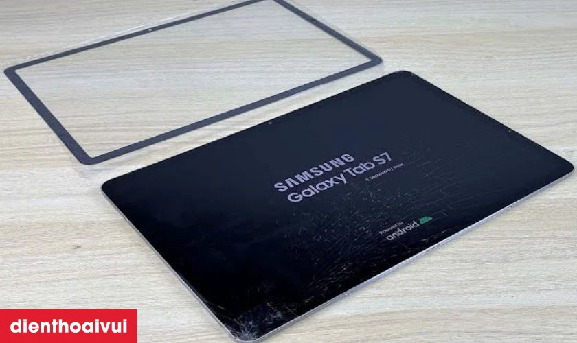 Thay &eacute;p k&iacute;nh l&agrave; dịch vụ tối ưu nhất khi mặt k&iacute;nh tablet bị nứt vỡ, hư hỏng