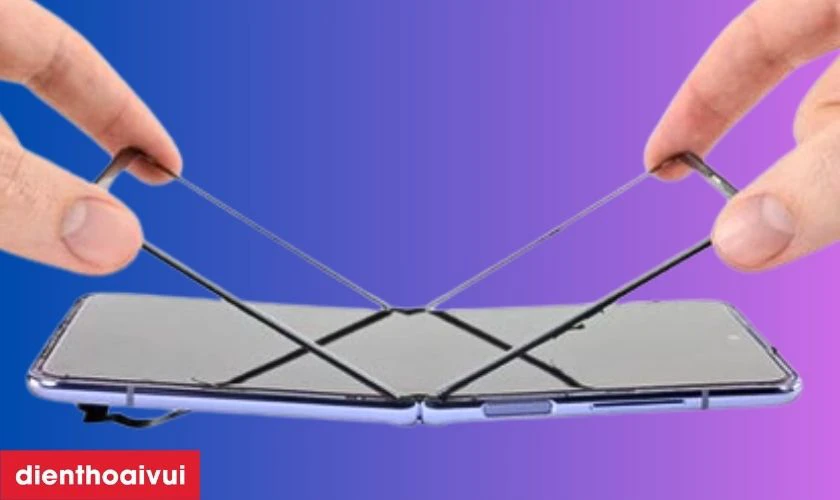 Những lưu &yacute; trước khi thay &eacute;p k&iacute;nh Samsung Galaxy Z Flip 1
