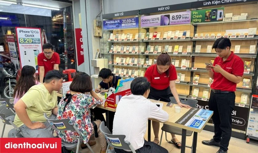 Cửa h&agrave;ng thay &eacute;p k&iacute;nh Z Flip 5 ch&iacute;nh h&atilde;ng, lấy liền tại Điện Thoại Vui