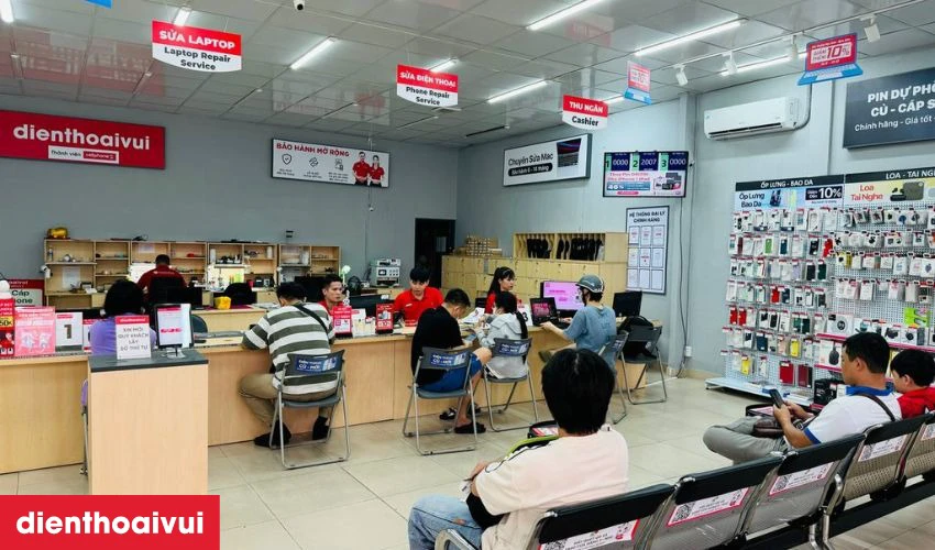 Điện Thoại Vui l&agrave; địa chỉ thay &eacute;p k&iacute;nh Samsung Galaxy Z Fold2 uy t&iacute;n nhất