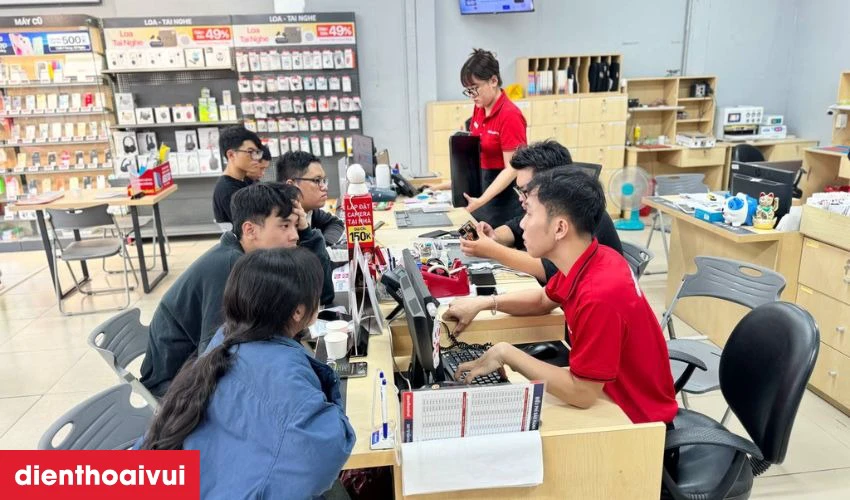 Thay &eacute;p k&iacute;nh Samsung Galaxy Z Fold4 5G ch&iacute;nh h&atilde;ng lấy liền đến ngay Điện Thoại Vui