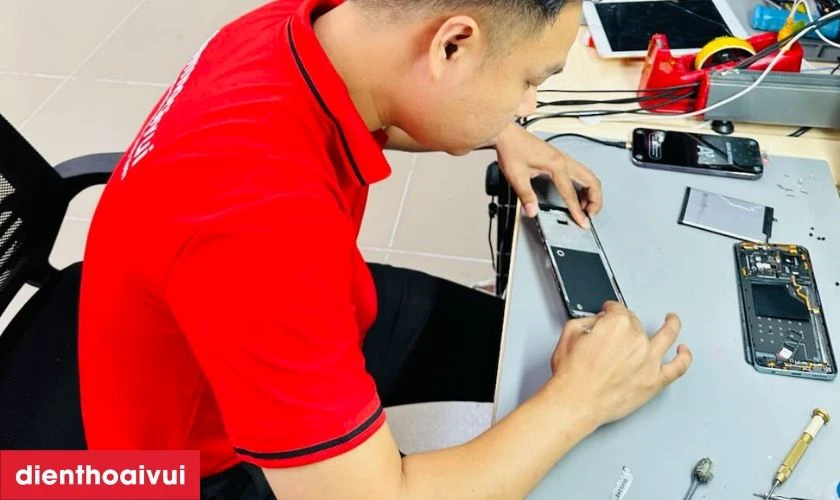 Quy trình kính màn hình Samsung S20 Plus tại Điện Thoại Vui