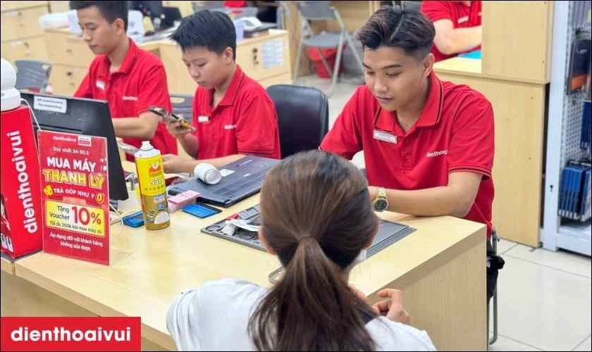 Quy tr&igrave;nh thay &eacute;p k&iacute;nh Samsung Tab A9 Plus minh bạch lấy liền tại Điện Thoại Vui