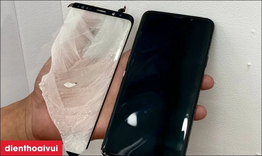 Lợi &iacute;ch khi thay &eacute;p k&iacute;nh Tecno