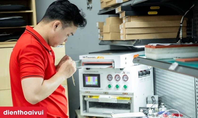 Cửa h&agrave;ng hay &eacute;p k&iacute;nh Tecno Pova 4 Pro ở đ&acirc;u uy t&iacute;n, lấy liền lại TPHCM v&agrave; H&agrave; Nội