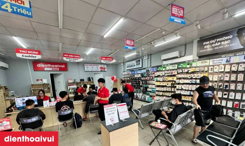 Dịch vụ thay &eacute;p k&iacute;nh Tecno Pova 6 Neo ch&iacute;nh h&atilde;ng