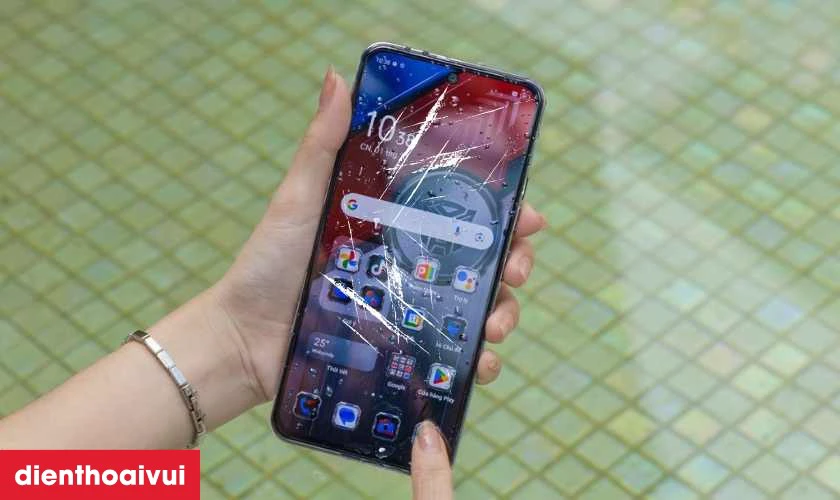 Nguy&ecirc;n nh&acirc;n mặt k&iacute;nh Tecno Spark 30 Pro bị hư hỏng