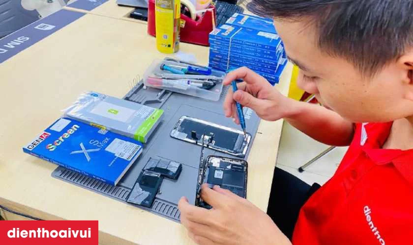 Quy tr&igrave;nh thay &eacute;p k&iacute;nh Tecno Spark 30 Pro chuy&ecirc;n nghiệp tại Điện Thoại Vui