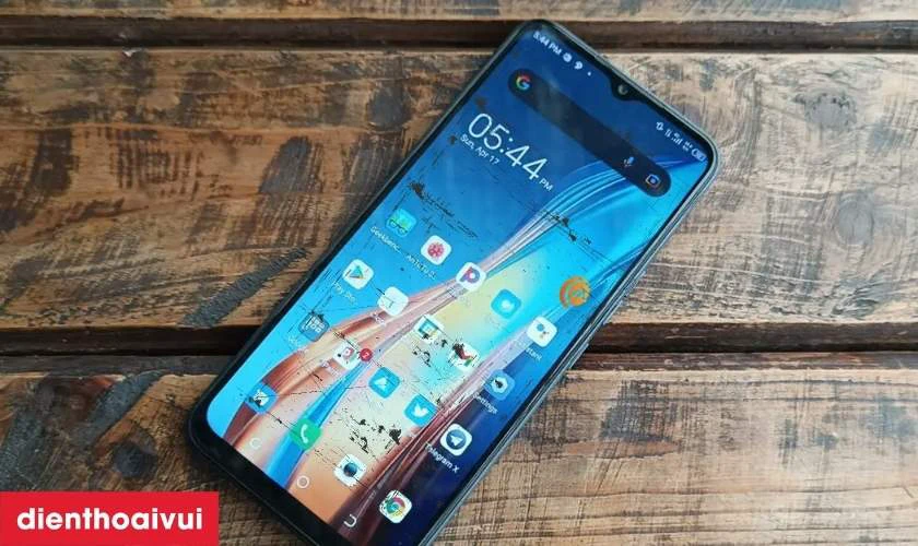 Nguy&ecirc;n nh&acirc;n mặt k&iacute;nh điện thoại Tecno Spark Go 2 bị vỡ