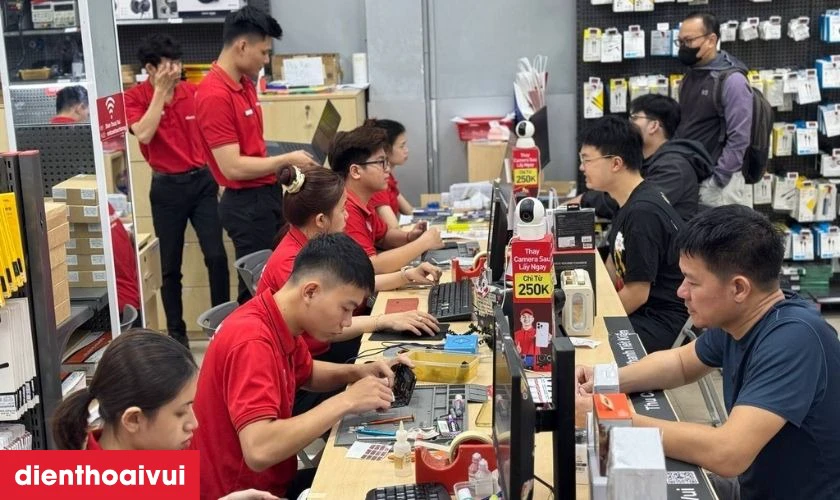 Thay &eacute;p k&iacute;nh TECNO SPARK Go 2024 uy t&iacute;n tại Điện Thoại Vui
