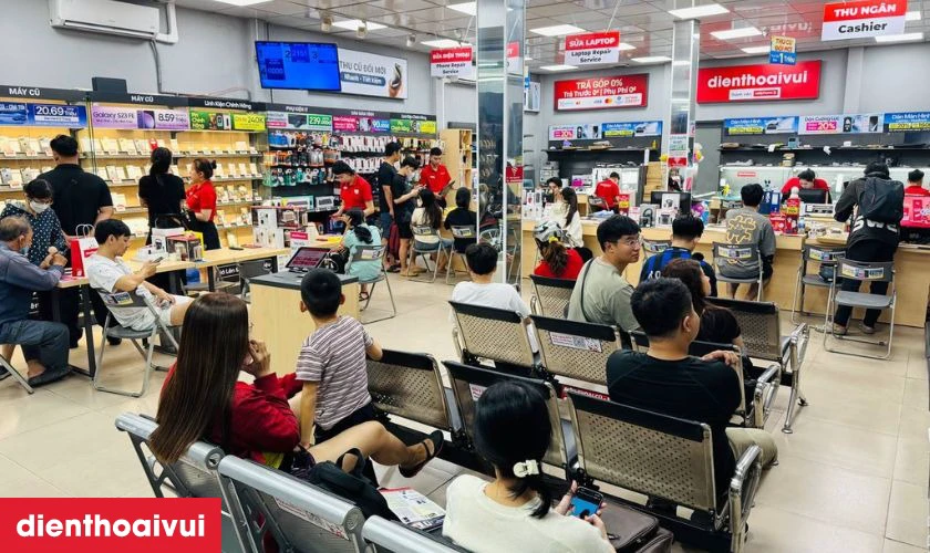 Thay &eacute;p k&iacute;nh TECNO SPARK Go 2024 uy t&iacute;n gi&aacute; tốt tại Điện Thoại Vui