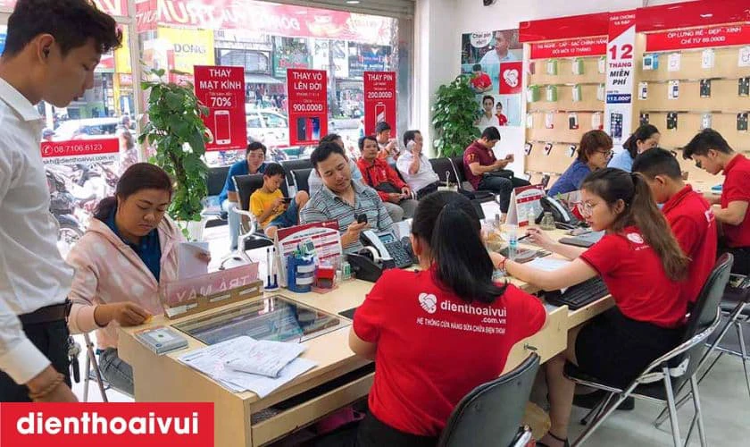Dịch vụ thay &eacute;p k&iacute;nh Vivo uy t&iacute;n, lấy liền tại Điện Thoại Vui