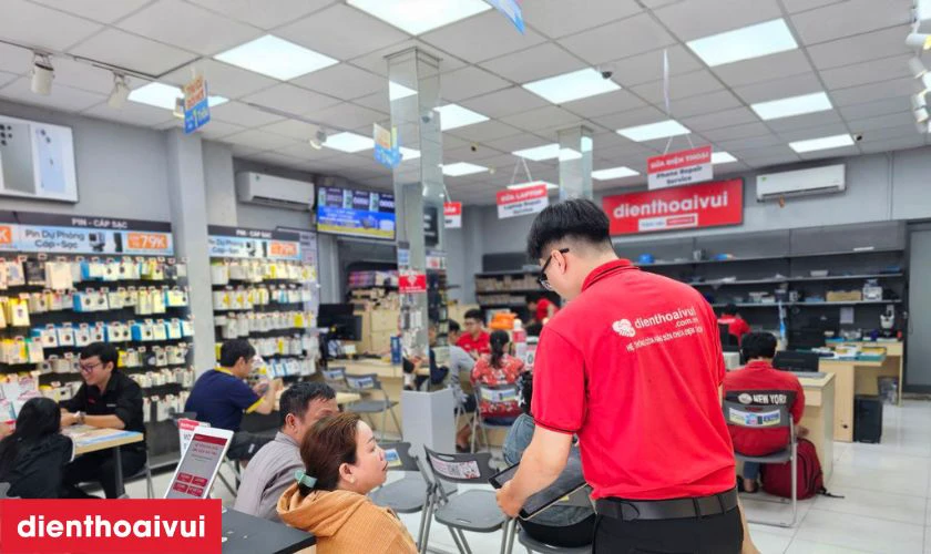 Quy tr&igrave;nh thay &eacute;p k&iacute;nh Vivo S1 minh bạch lấy liền tại Điện Thoại Vui