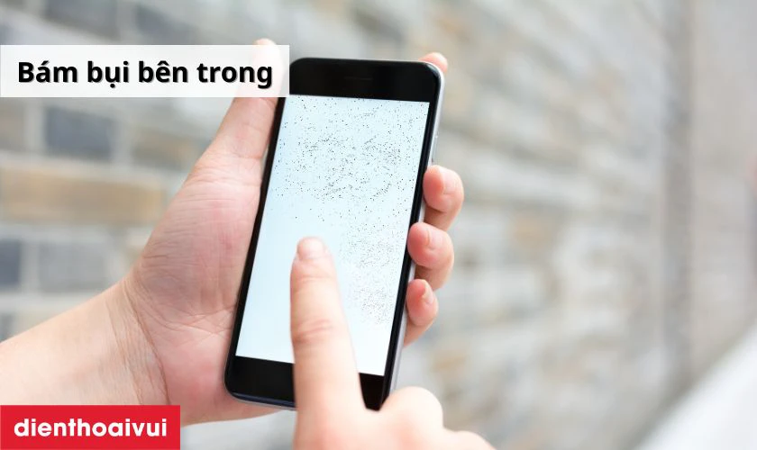 K&iacute;nh c&oacute; nhiều bụi mịn b&ecirc;n trong