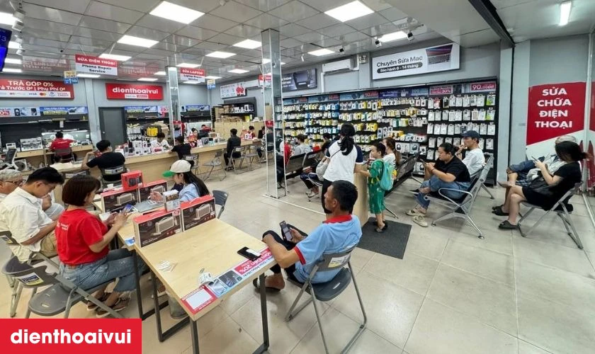 Điện Thoại Vui l&agrave; địa chỉ thay &eacute;p k&iacute;nh vivo V25E uy t&iacute;n