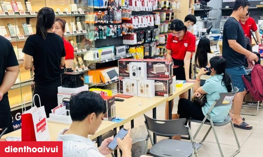 Điện Thoại Vui l&agrave; địa chỉ thay &eacute;p k&iacute;nh vivo V40 Lite uy t&iacute;n nhất