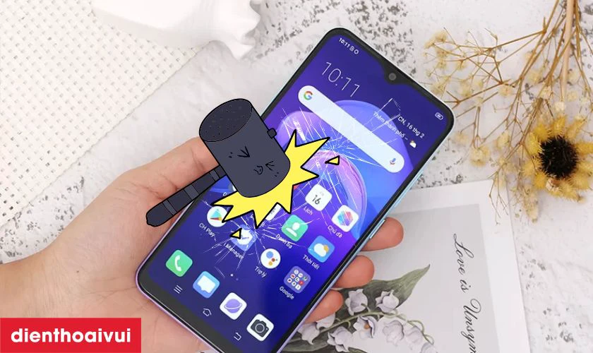 Va chạm mạnh l&agrave;m nứt k&iacute;nh