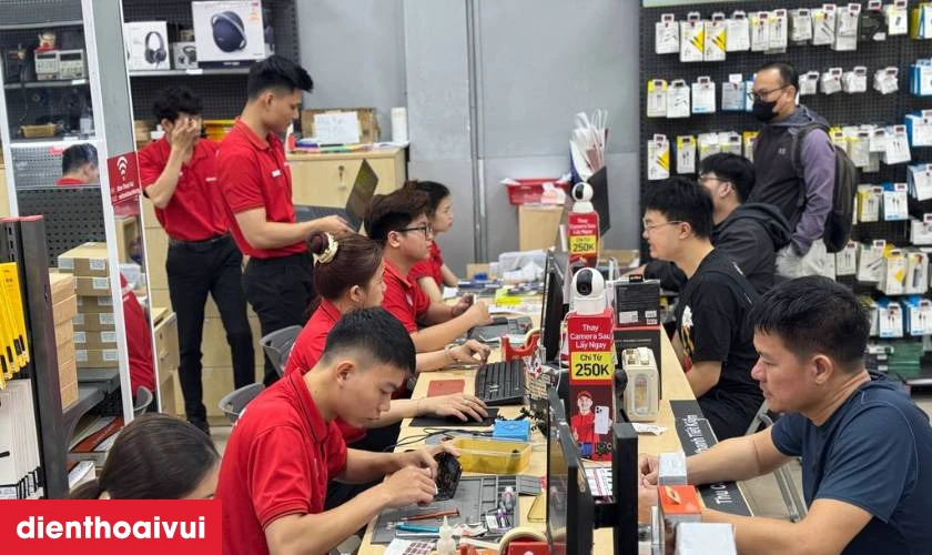 Quy tr&igrave;nh thay &eacute;p k&iacute;nh Vivo Y18S minh bạch lấy liền tại Điện Thoại Vui