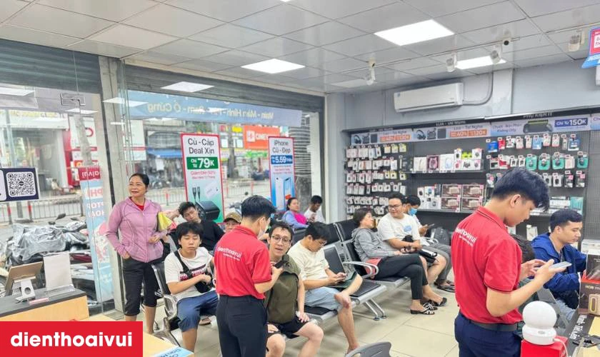 Dịch vụ thay &eacute;p k&iacute;nh Vivo