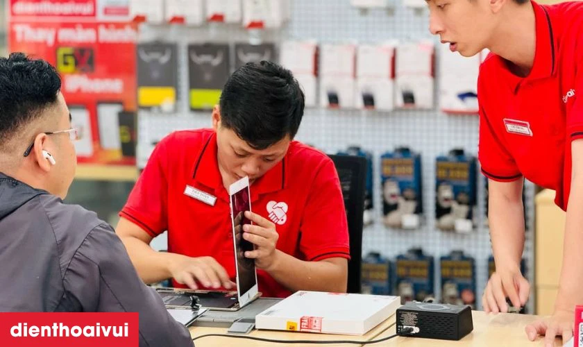 Cửa h&agrave;ng thay &eacute;p k&iacute;nh vivo