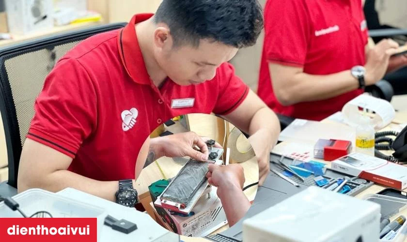 Quy tr&igrave;nh thay &eacute;p k&iacute;nh Vivo Y36 minh bạch lấy liền tại Điện Thoại Vui