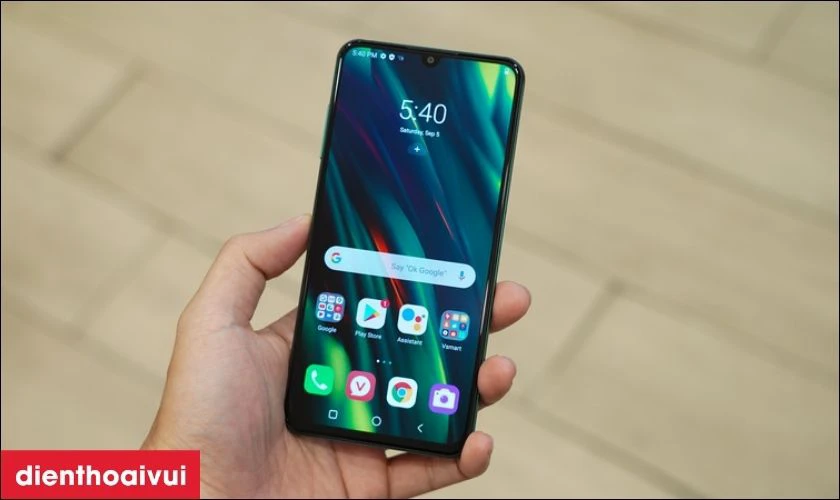 V&igrave; sao cần phải thay &eacute;p k&iacute;nh Vsmart?
