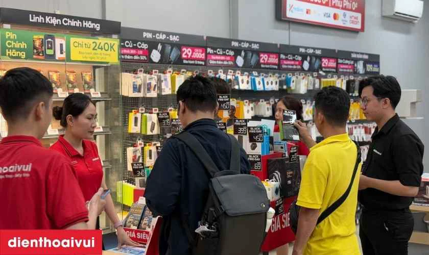 Quy tr&igrave;nh Thay &eacute;p k&iacute;nh Xiaomi 11 Lite 5G NE minh bạch lấy liền tại Điện Thoại Vui