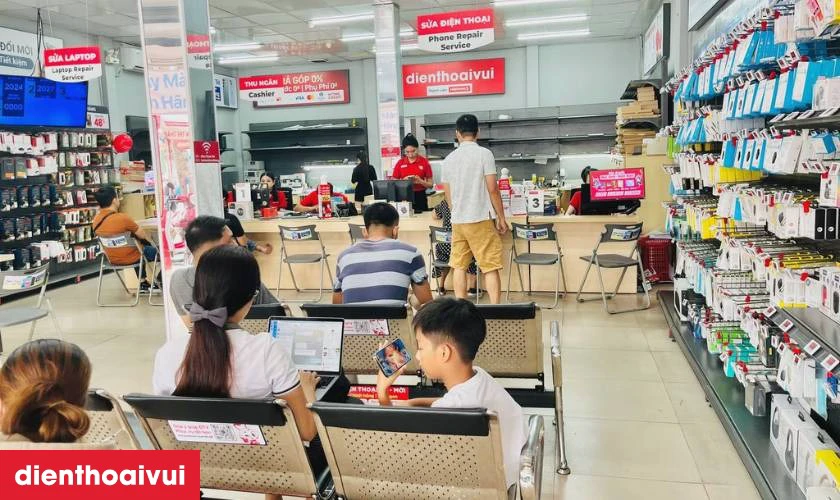 Dịch vụ thay &eacute;p k&iacute;nh Xiaomi 12 Pro ch&iacute;nh h&atilde;ng