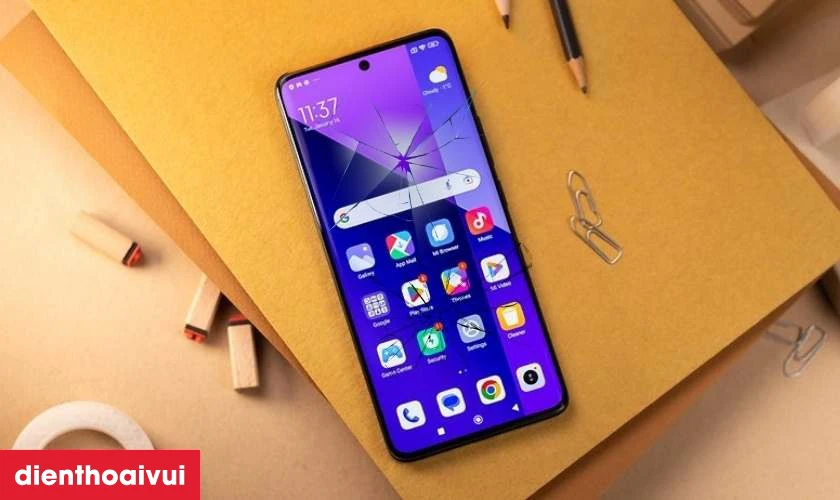 Nguy&ecirc;n nh&acirc;n tại sao điện thoại dễ bị nứt vỡ mặt k&iacute;nh