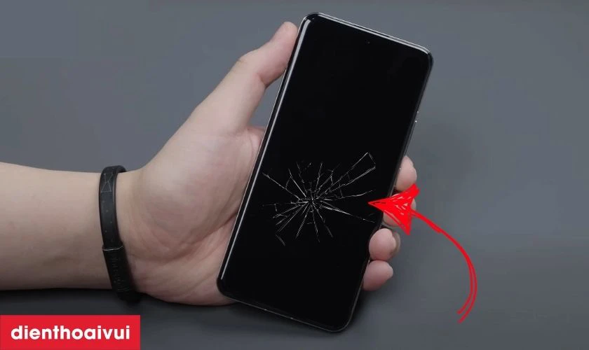 Nguy&ecirc;n nh&acirc;n tại sao điện thoại dễ bị nứt vỡ mặt k&iacute;nh